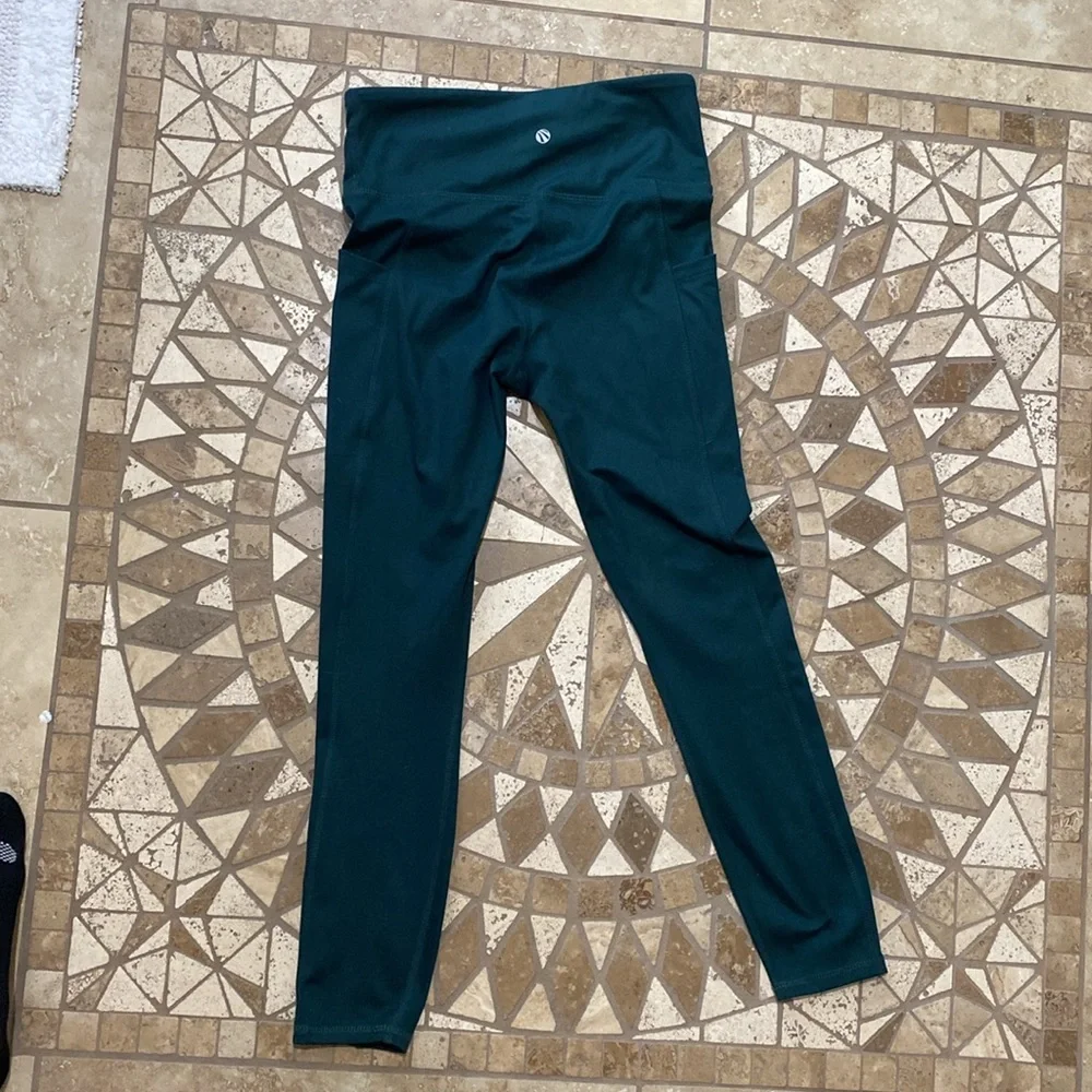 Workout capris - Picture 2 of 2